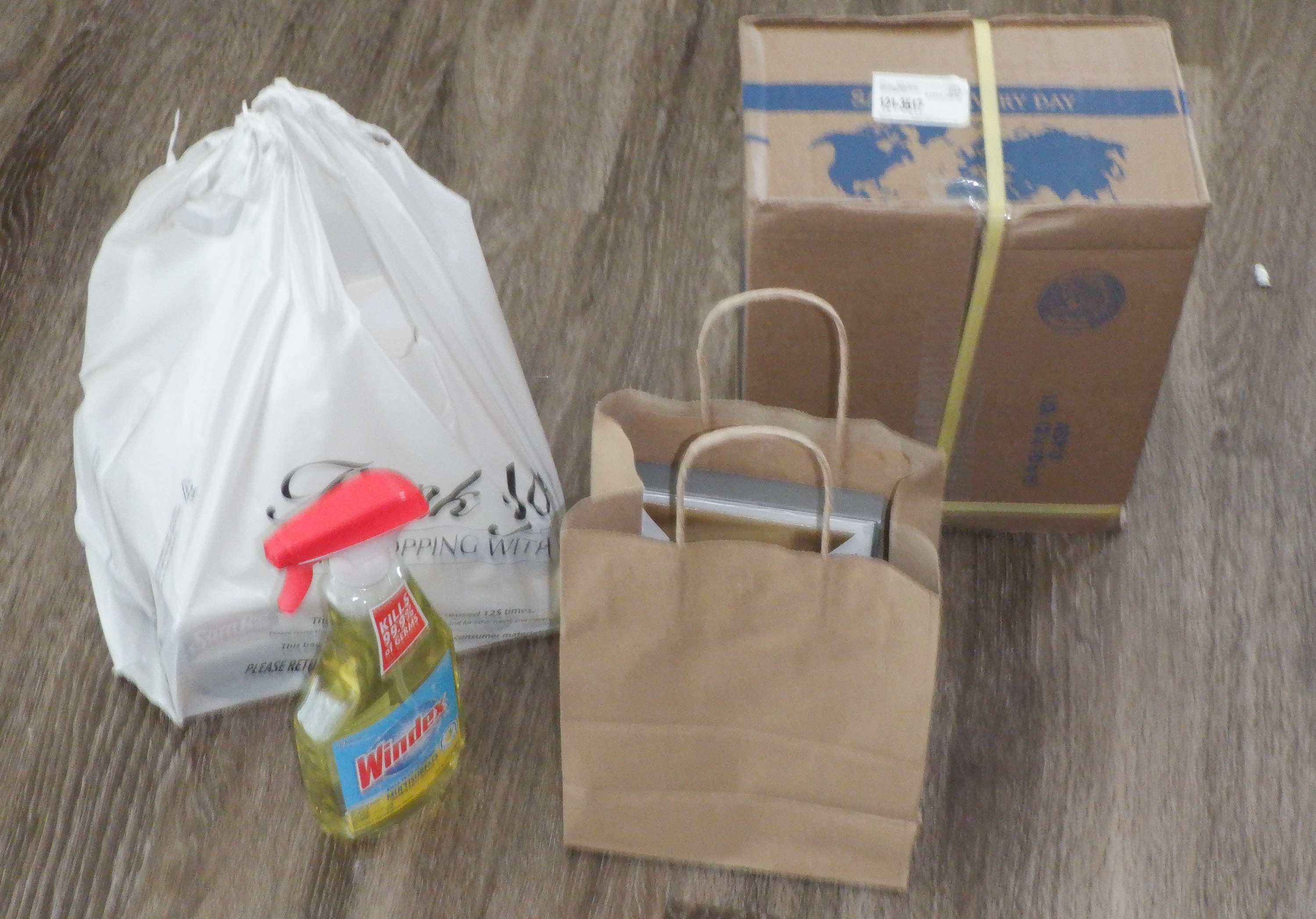 Photo I took of the things I bought and package I found at the door when I got home Photo I took of the things I bought and package I found at the door when I got home