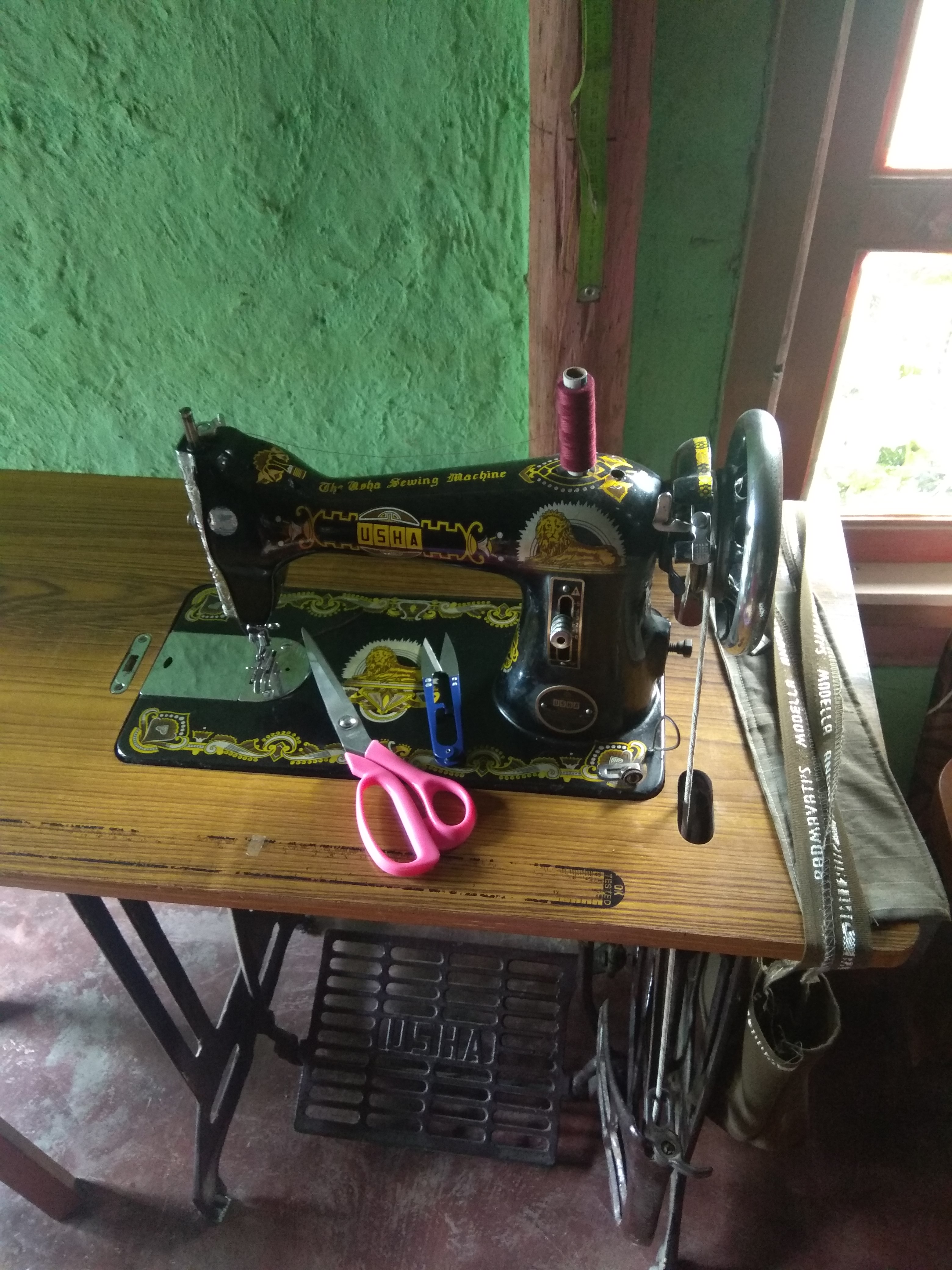 My wife&#039;s old but gold sewing machine. 