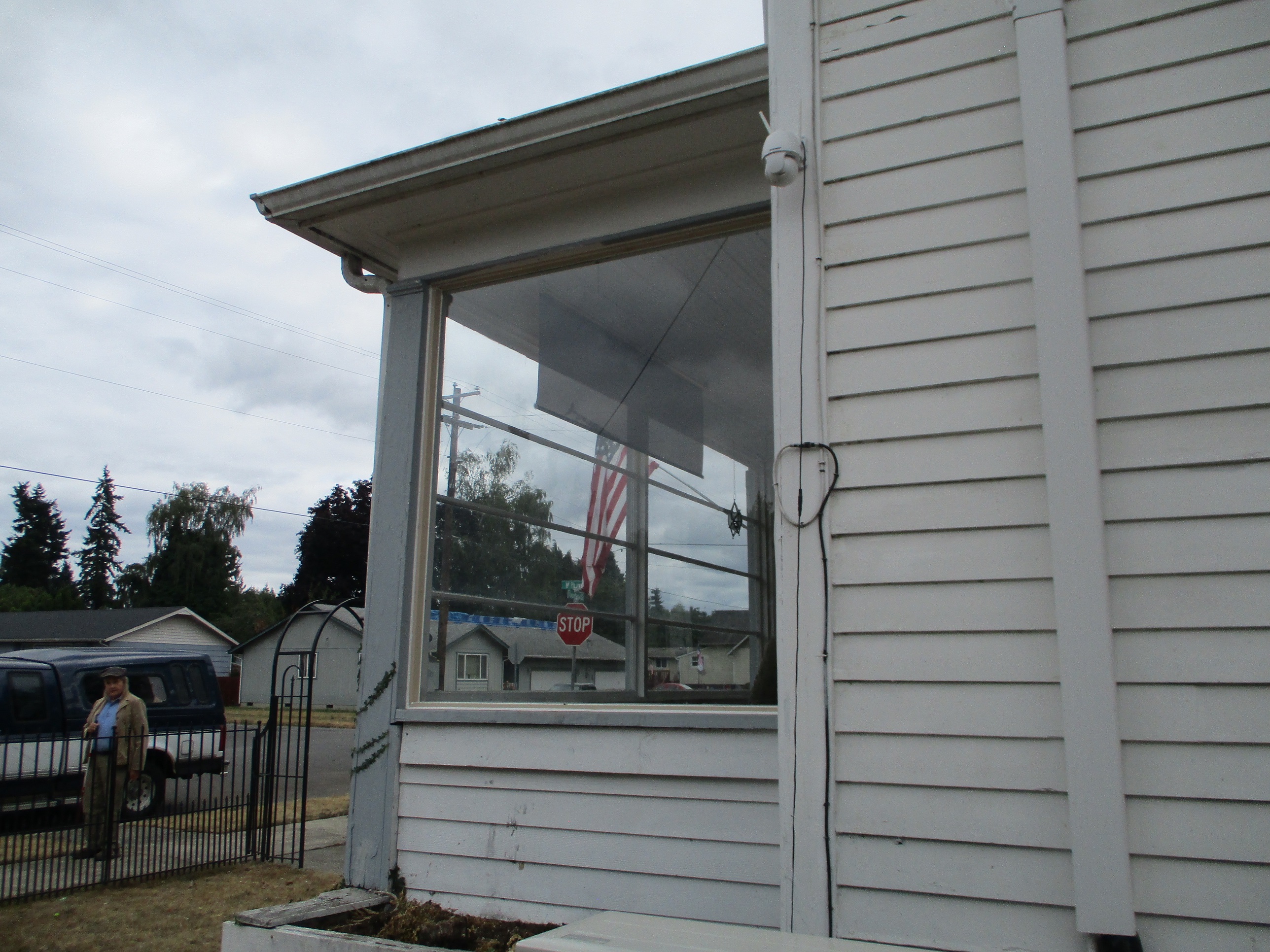 side view of front of west side house / myLot