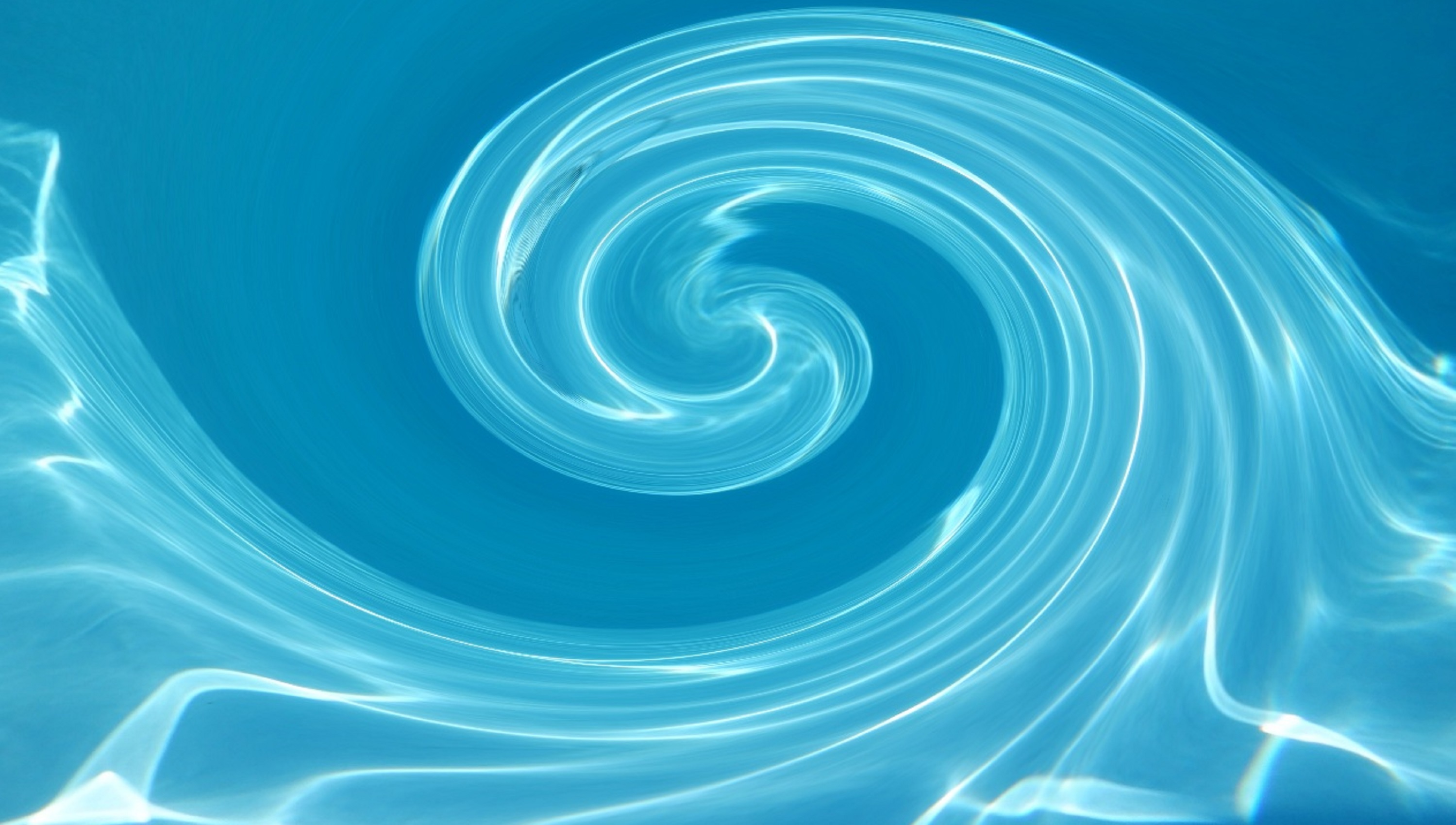 Photo taken underwater in the pool with swirl effect x 500 on LunaPic.com