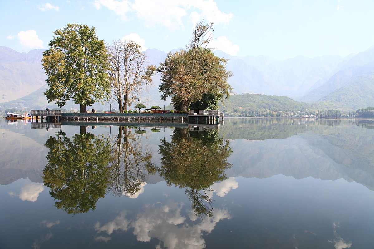 https://commons.wikimedia.org/wiki/File:Char_Chinar_at_Dal_Lake,_Kashmir.JPG https://commons.wikimedia.org/wiki/File:Char_Chinar_at_Dal_Lake,_Kashmir.JPG