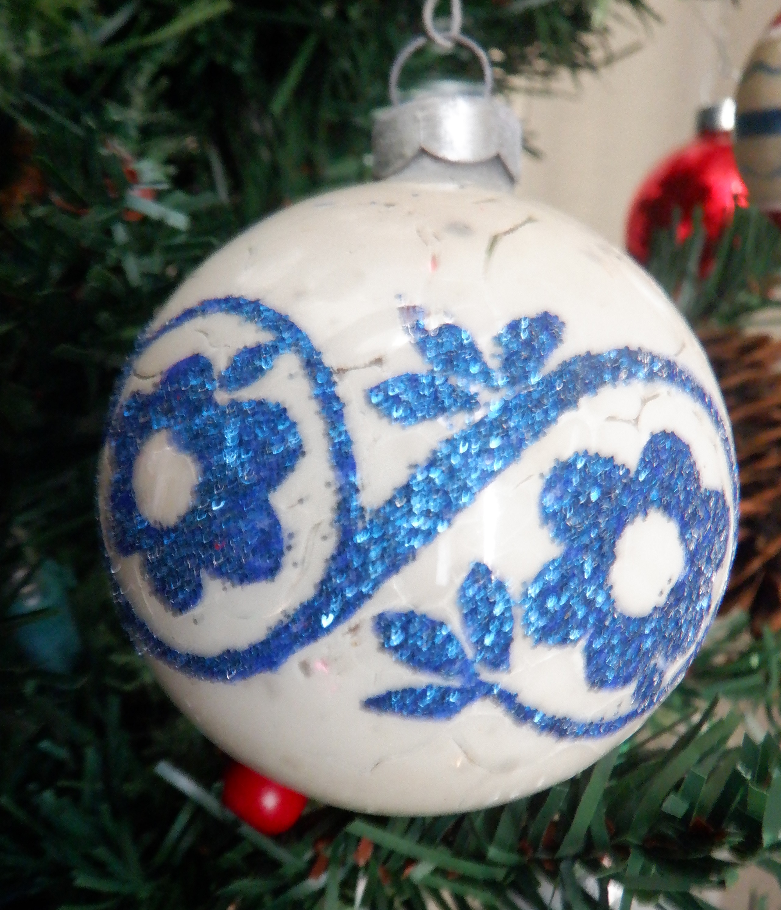 Photo I took of an ornament on the tree 9:41 am Photo I took of an ornament on the tree 9:41 am