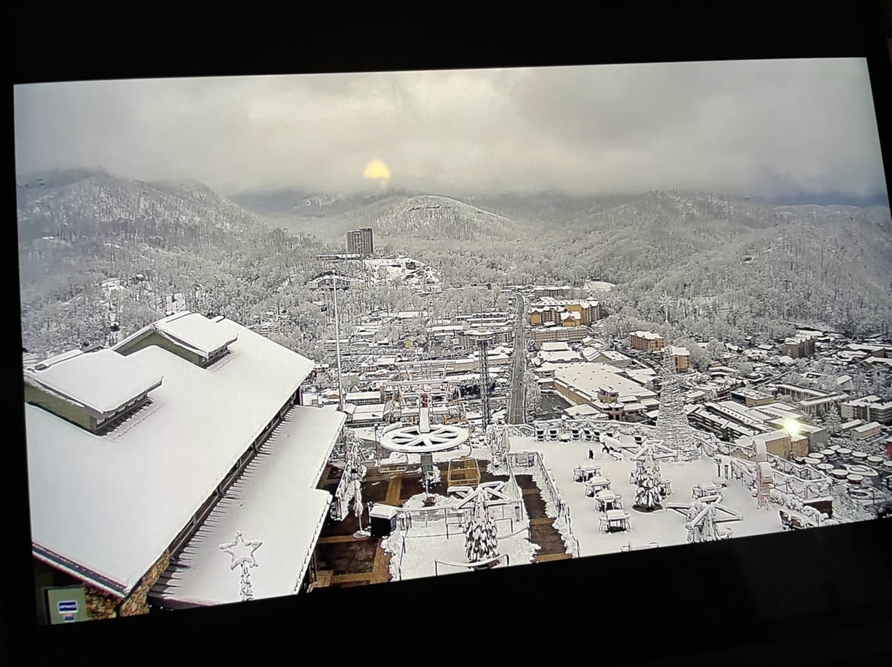 Live webcam showing the snow in Gatlinburg. Photo taken by and the property of FourWalls. Live webcam showing the snow in Gatlinburg. Photo taken by and the property of FourWalls.