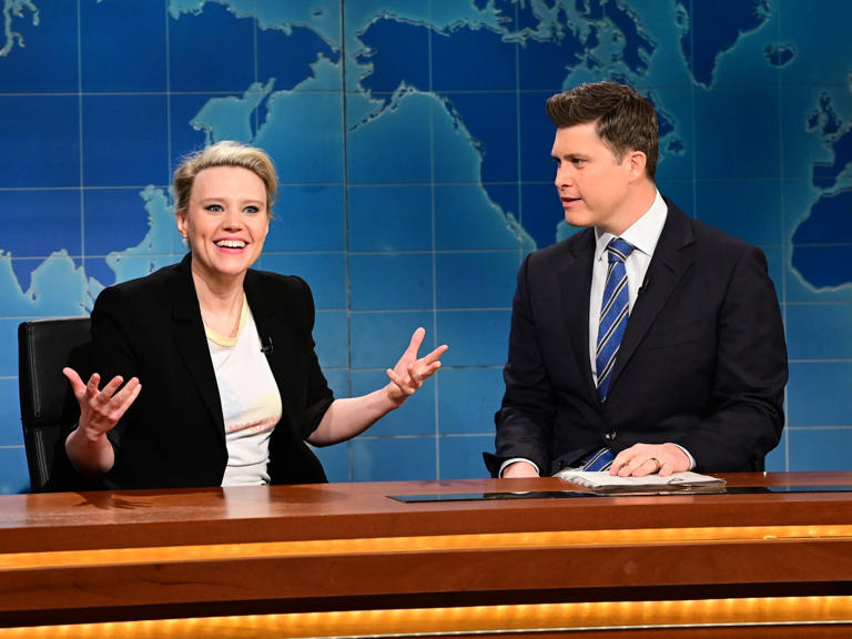 Kate McKinnon and Colin Jost on SATURDAY NIGHT LIVE&#039;s "WEEKEND UPDATE"