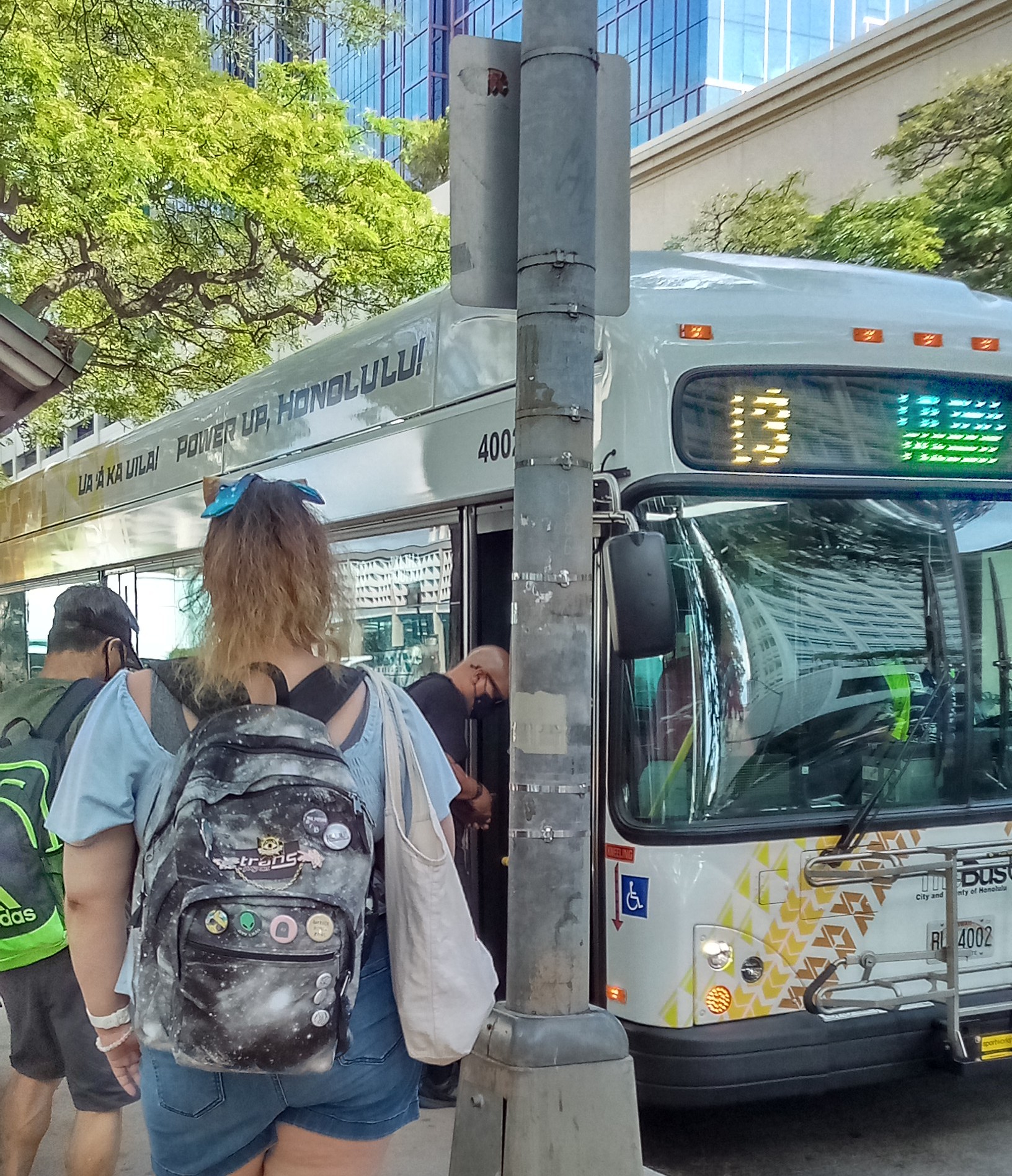 #13 west bound on Oahu #13 west bound on Oahu