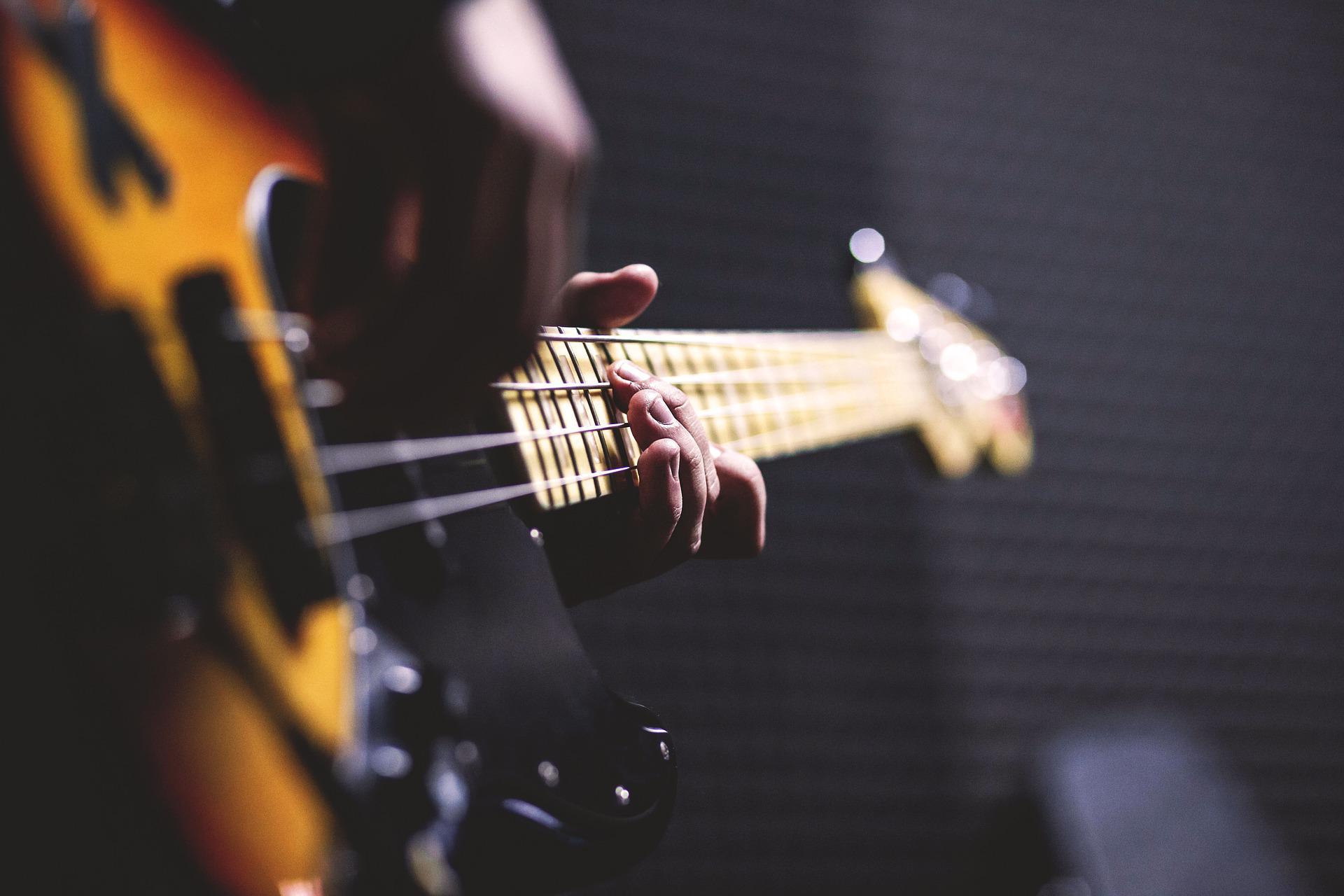 https://pixabay.com/photos/bass-guitar-chord-close-up-1841186/ https://pixabay.com/photos/bass-guitar-chord-close-up-1841186/
