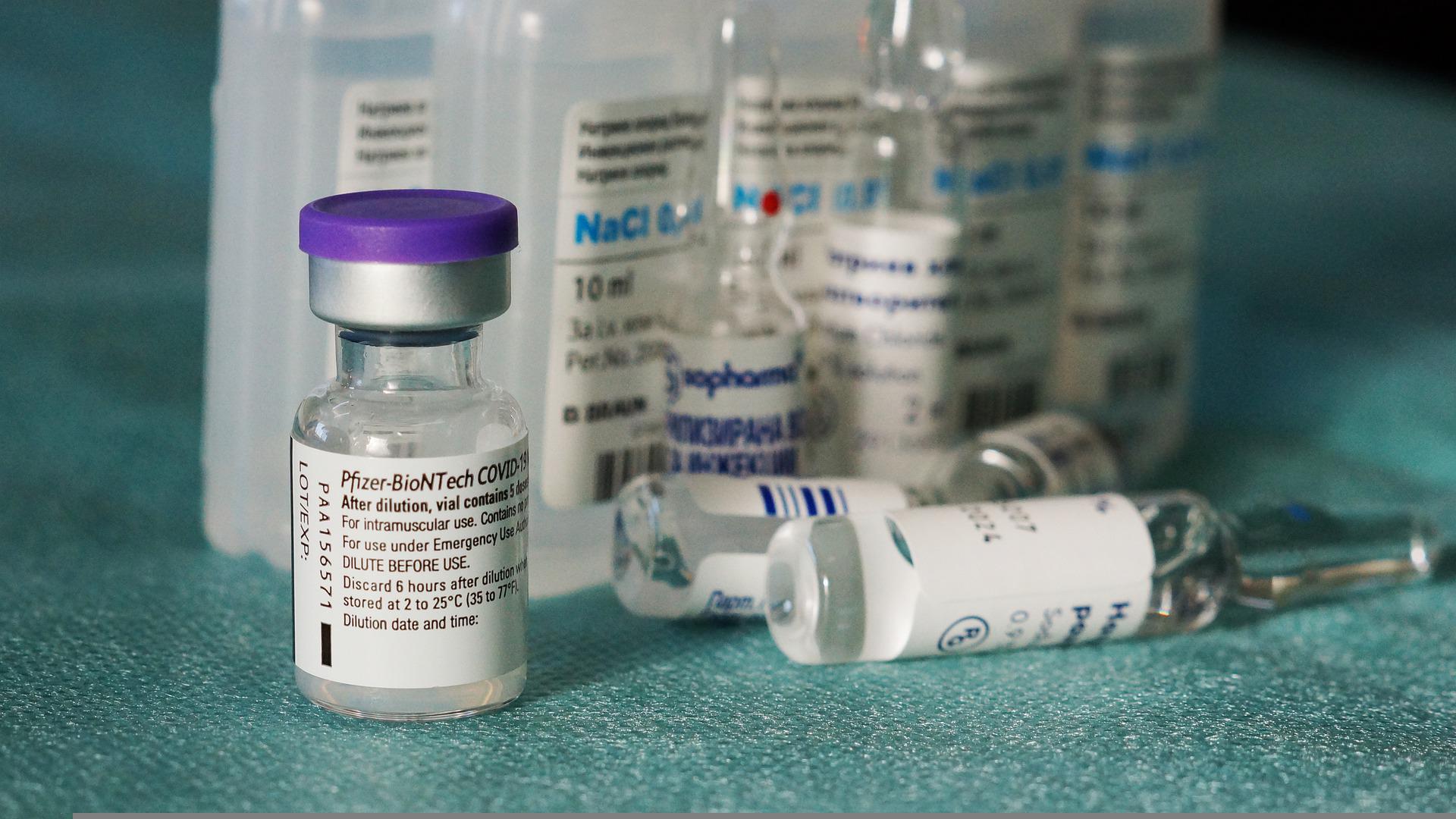 https://pixabay.com/photos/covid-19-vaccine-vaccine-covid-19-5902833/ https://pixabay.com/photos/covid-19-vaccine-vaccine-covid-19-5902833/