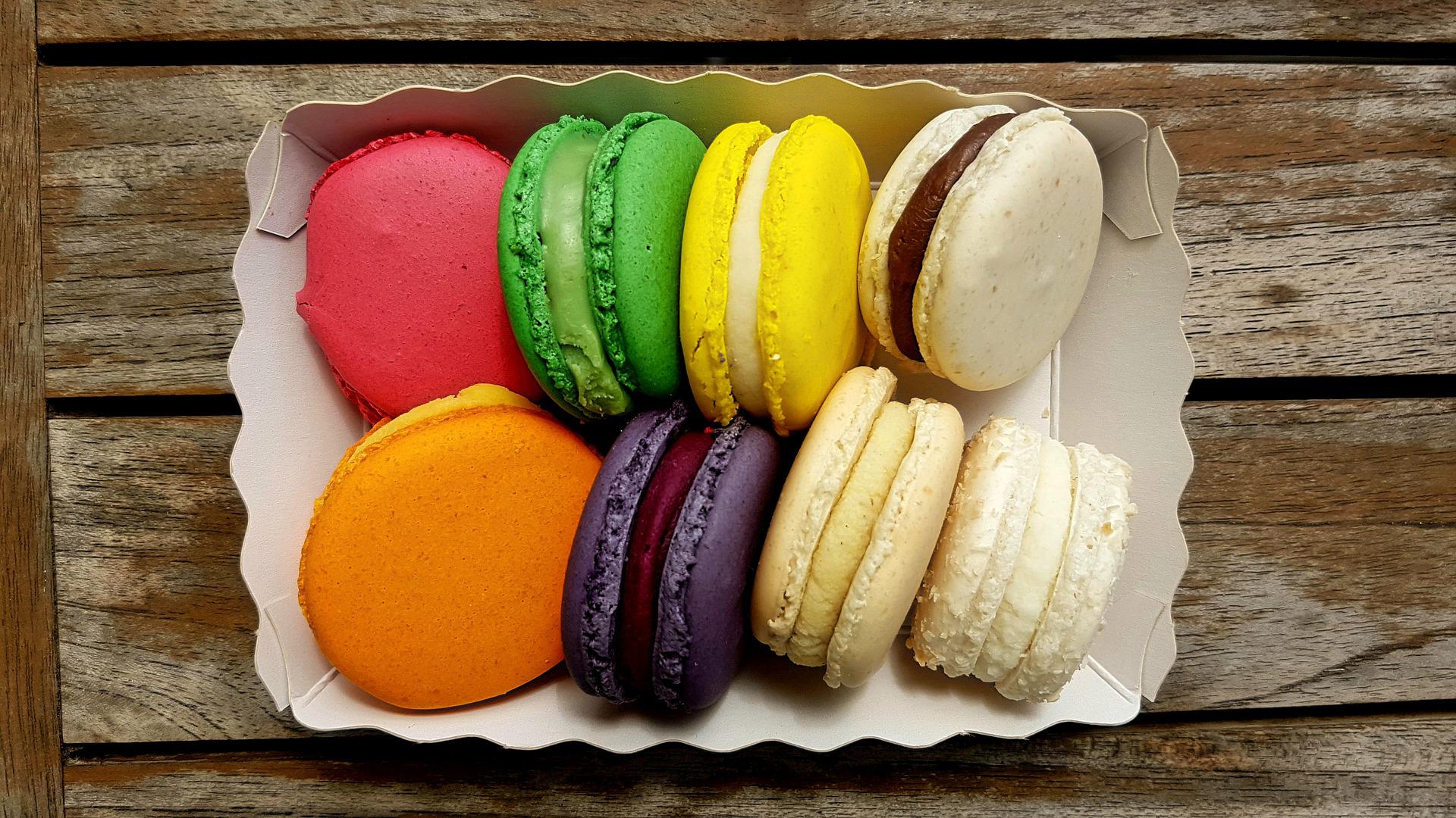 https://pixabay.com/photos/pastries-sweetness-macarons-cakes-3418653/ https://pixabay.com/photos/pastries-sweetness-macarons-cakes-3418653/