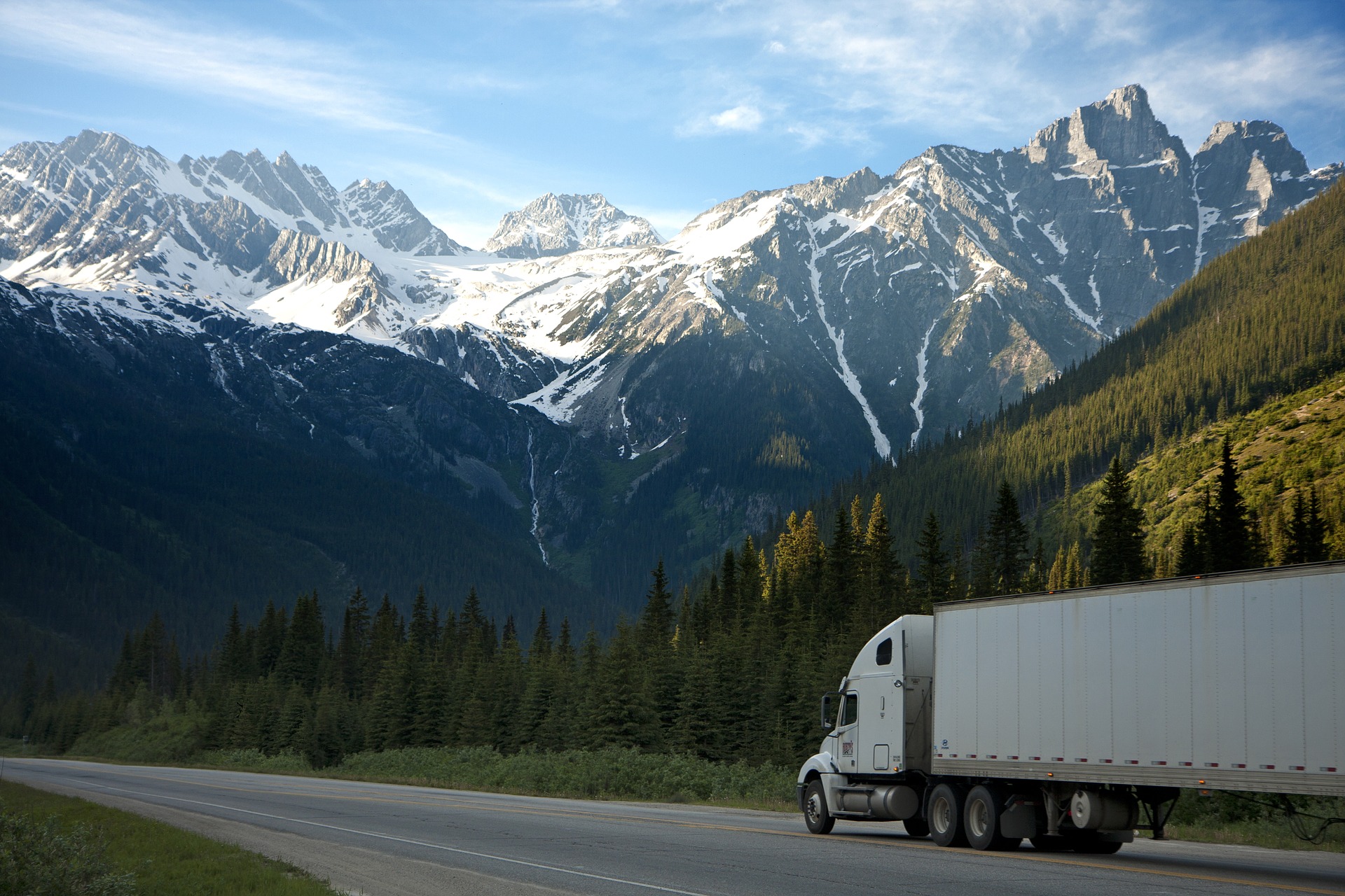 https://pixabay.com/photos/truck-freight-transportation-2677373/ https://pixabay.com/photos/truck-freight-transportation-2677373/