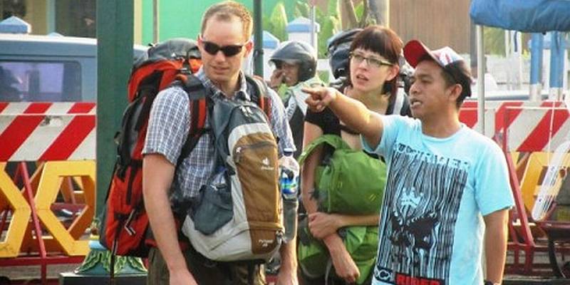Traveling Tourists in Indonesia Traveling Tourists in Indonesia