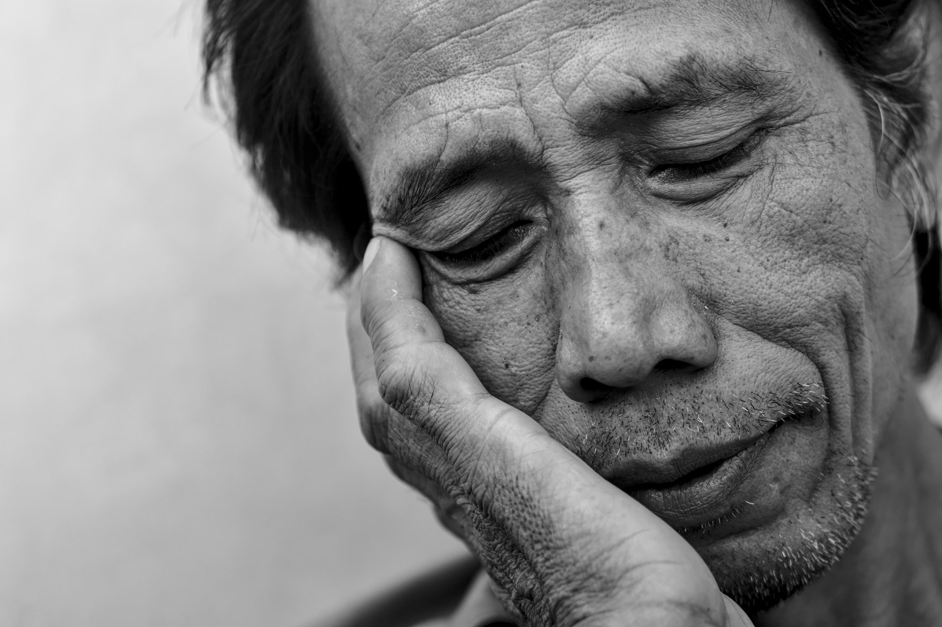https://pixabay.com/photos/asleep-sleepy-man-asian-guy-tired-5500058/