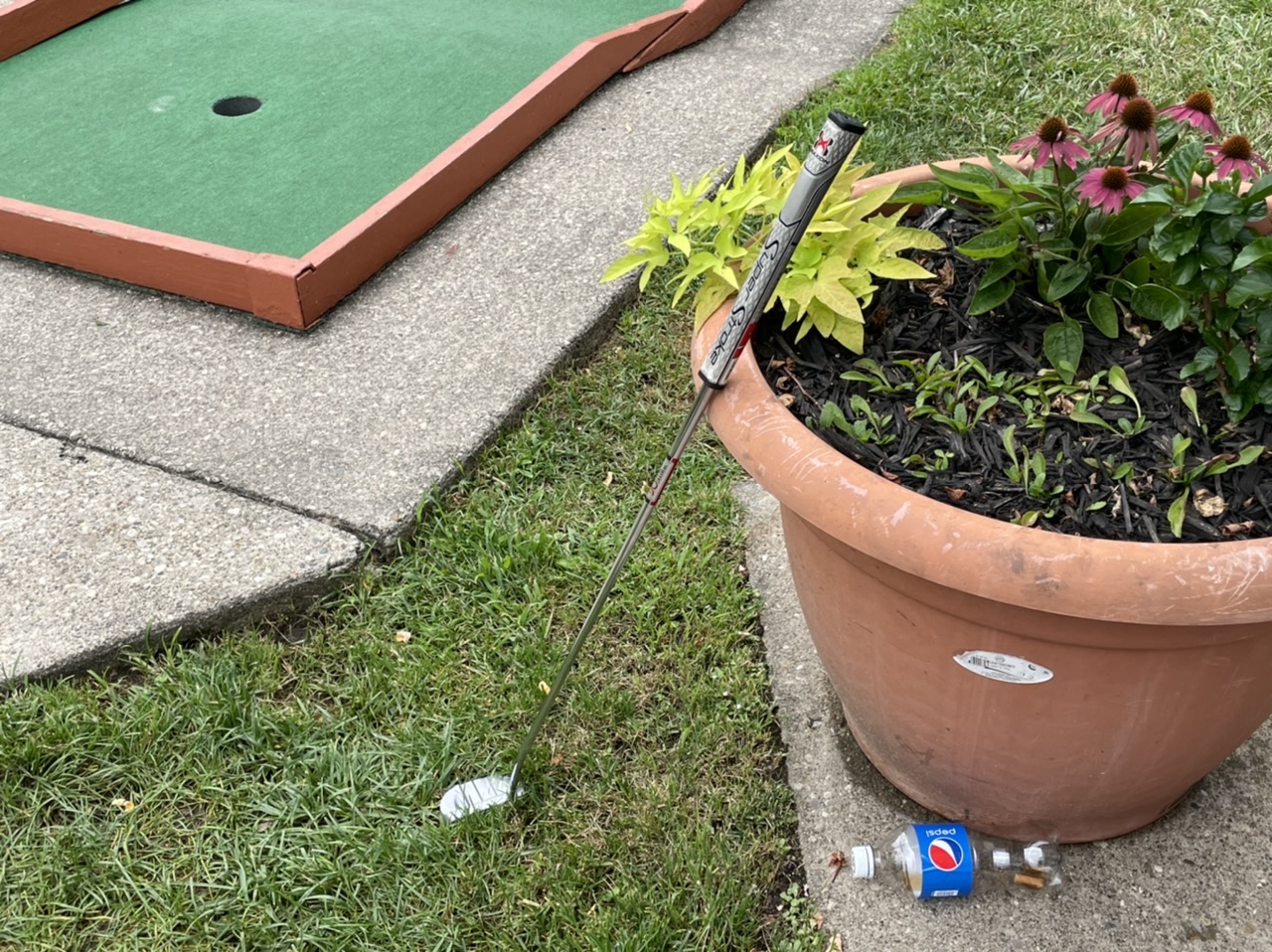 A putter ignored.  Photo taken by and the property of FourWalls.