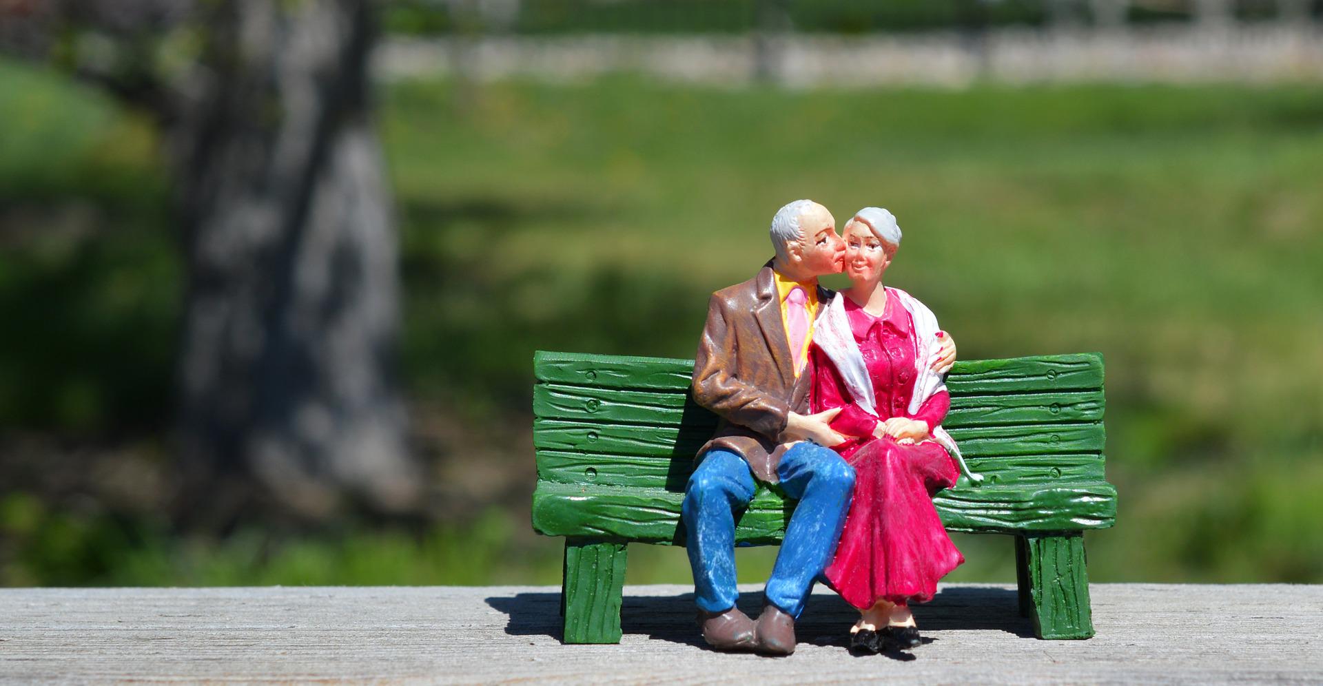 https://pixabay.com/photos/old-couple-sitting-grandparents-2313286/