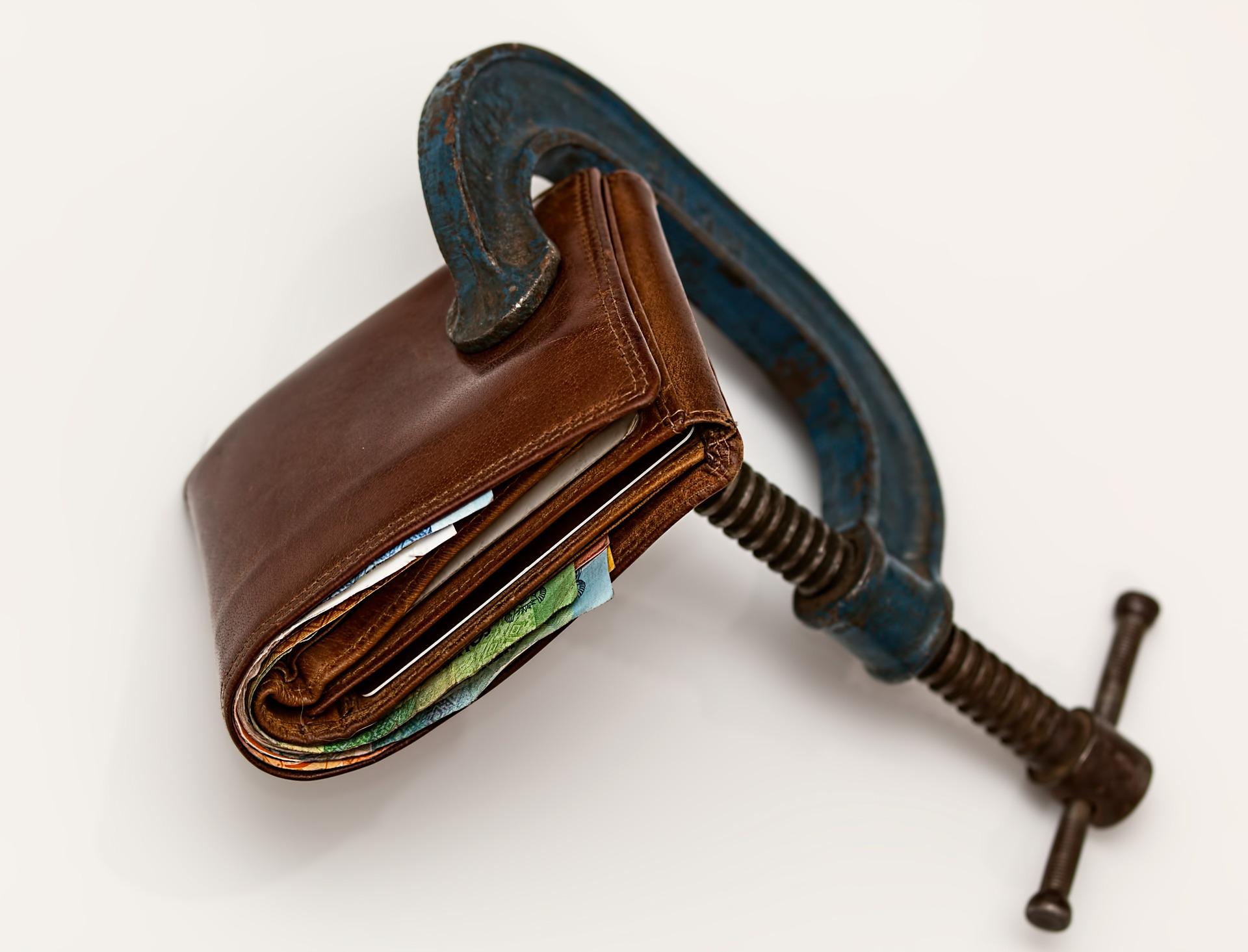 https://pixabay.com/photos/credit-squeeze-taxation-purse-tax-522549/ https://pixabay.com/photos/credit-squeeze-taxation-purse-tax-522549/