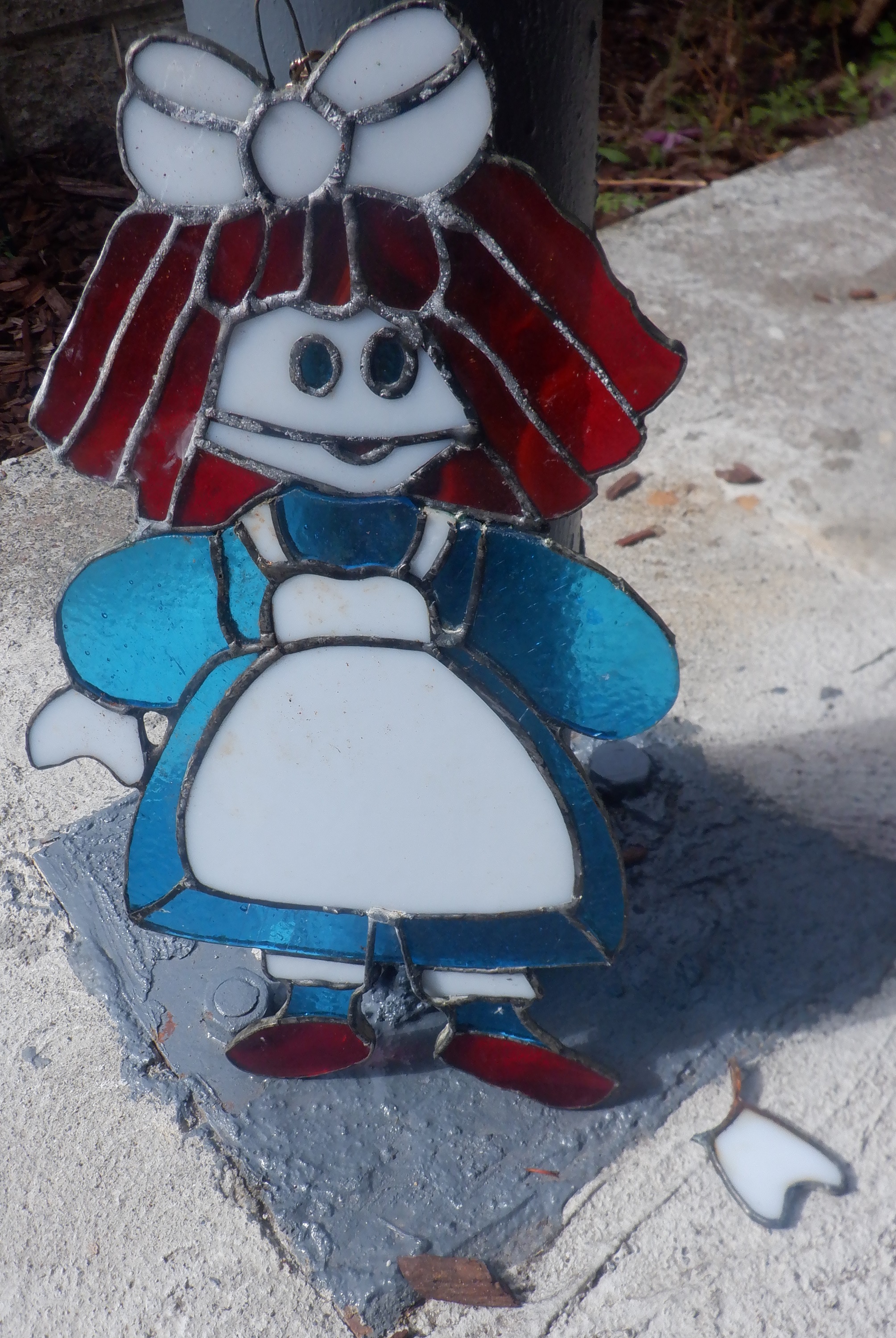 Photo I took of the suncatcher with the "neck" glued Photo I took of the suncatcher with the "neck" glued