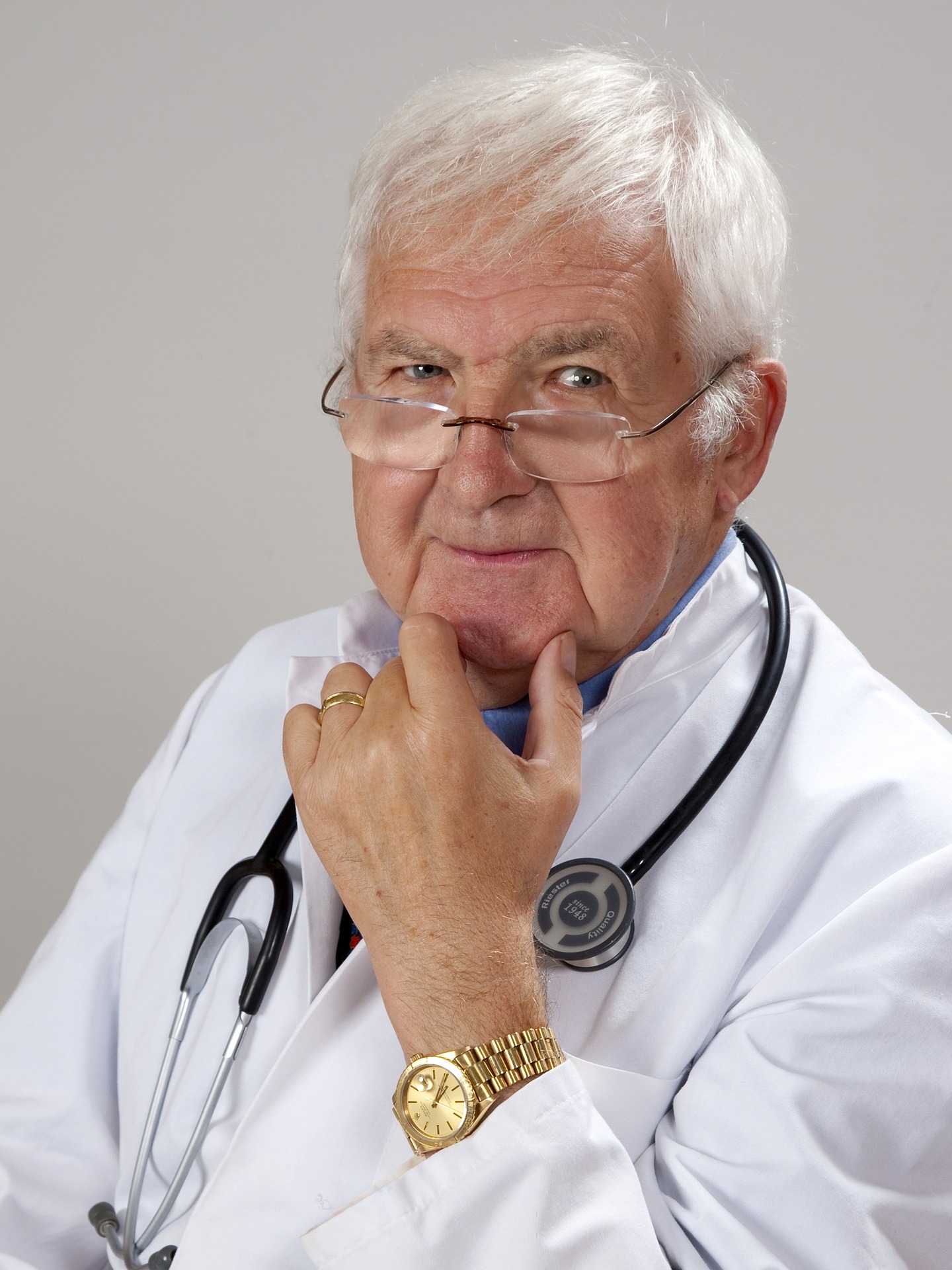 Experience helps the doctor in diagnosing you but it is equally important that he has a caring compassionate feeling heart too