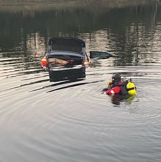A Martin County dive team member on the way to remove an auto that landed in a lake in Florida. A Martin County dive team member on the way to remove an auto that landed in a lake in Florida.