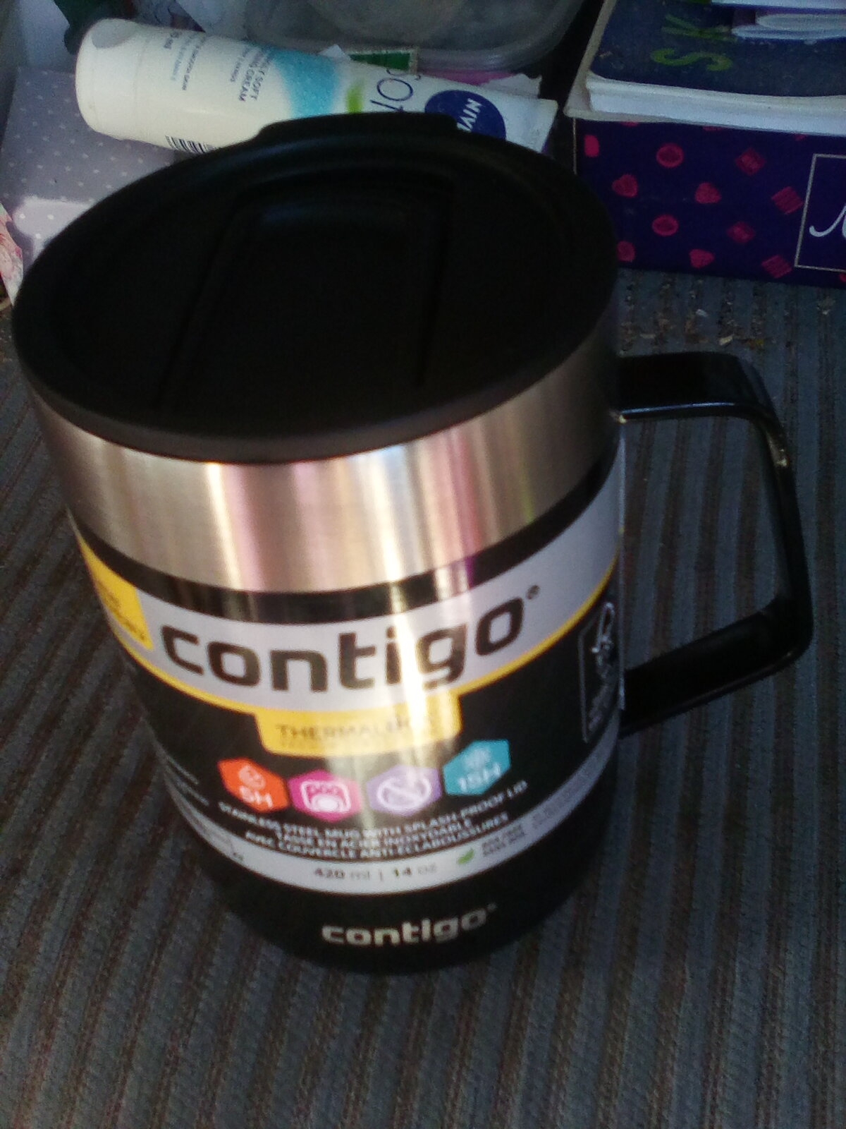Desk mug with splash-proof lid. Desk mug with splash-proof lid.