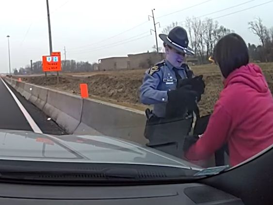 Ohio State Trooper Katie Thomas rescues a kitten on a highway Ohio State Trooper Katie Thomas rescues a kitten on a highway