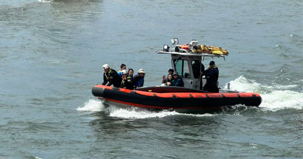 Firefighters in California rescue six persons who were in a river / myLot