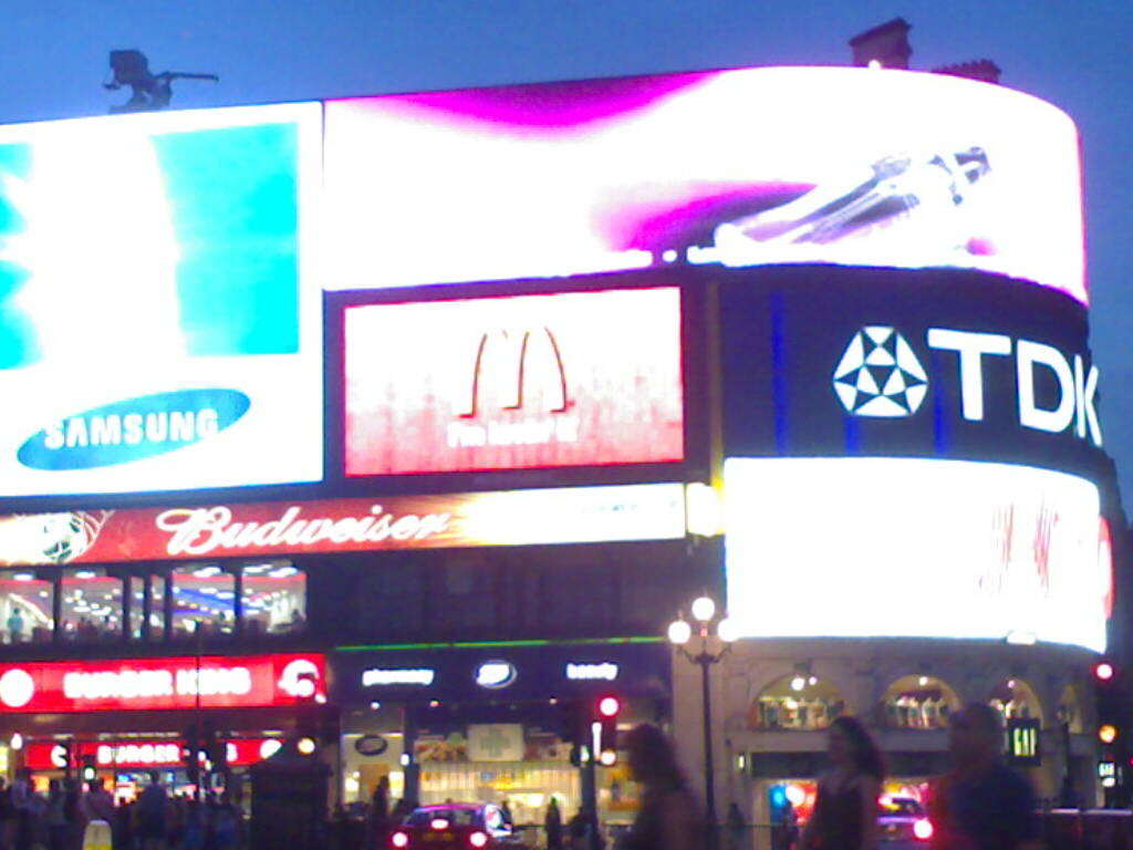 Piccadilly Circus by night! - What more can I say - it's Piccadilly Circus, and it's night! Isn't it pretty?