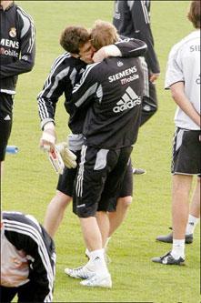 David Beckham being kissed? - David Beckham being kissed?