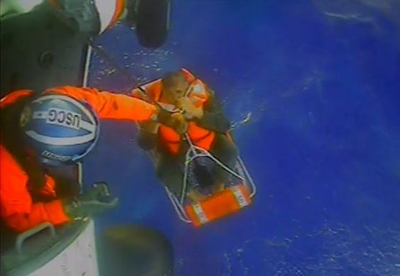 USCG helicopter to the rescue of four mariners in North Carolina USCG helicopter to the rescue of four mariners in North Carolina