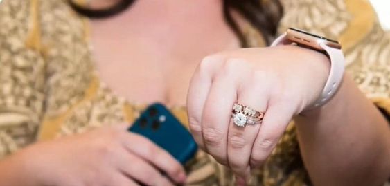 Kristen Tunno wearing her missing diamond ring Kristen Tunno wearing her missing diamond ring