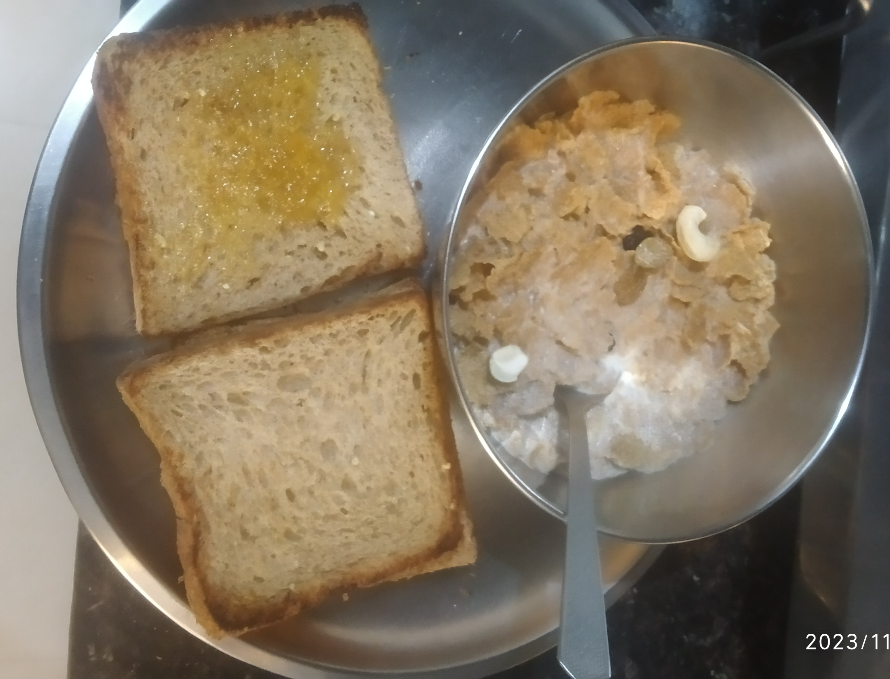 Bread and Wheat Flakes