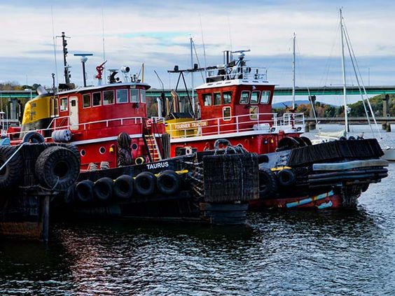 Lobsterman boat assists police in rescuing a female driver who drove into a bay.