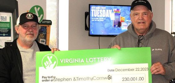 Stephen Conwell (L) with his brother Tim with a winning lottery ticket in Virginia