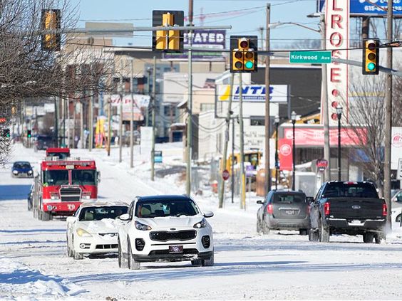 Snowy roads in Nashville Tennessee Snowy roads in Nashville Tennessee