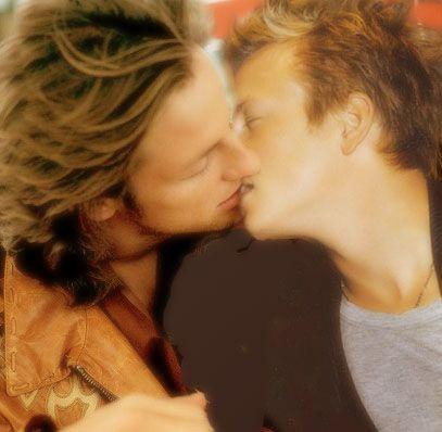 Kiss ?! - A cute PSed photo of Kimi and Button~~~