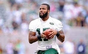 Former NFL football player Braylon Edwards saves a life in Michigan 