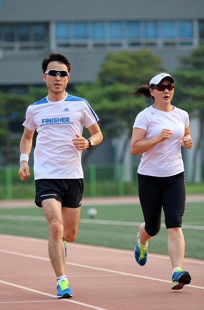 https://pixabay.com/photos/running-athletics-exercise-track-3586817/