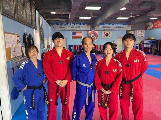 Family in Cypress Texas that ran a Taekwondo school save a lady from being beaten Family in Cypress Texas that ran a Taekwondo school save a lady from being beaten