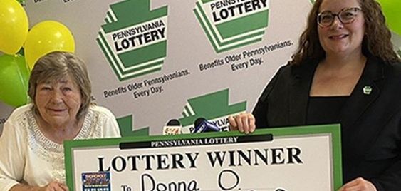 Leola Pennsylvania resident Donna Osbourne with her winning lottery ticket