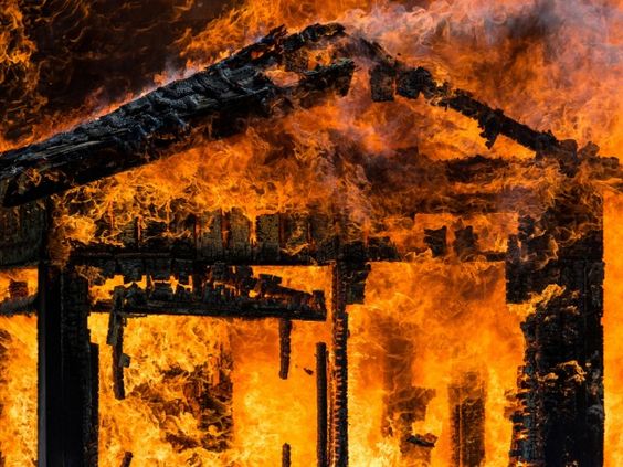 Fire in Vidar Texas has police officers rescuing two children that were inside of a home Fire in Vidar Texas has police officers rescuing two children that were inside of a home