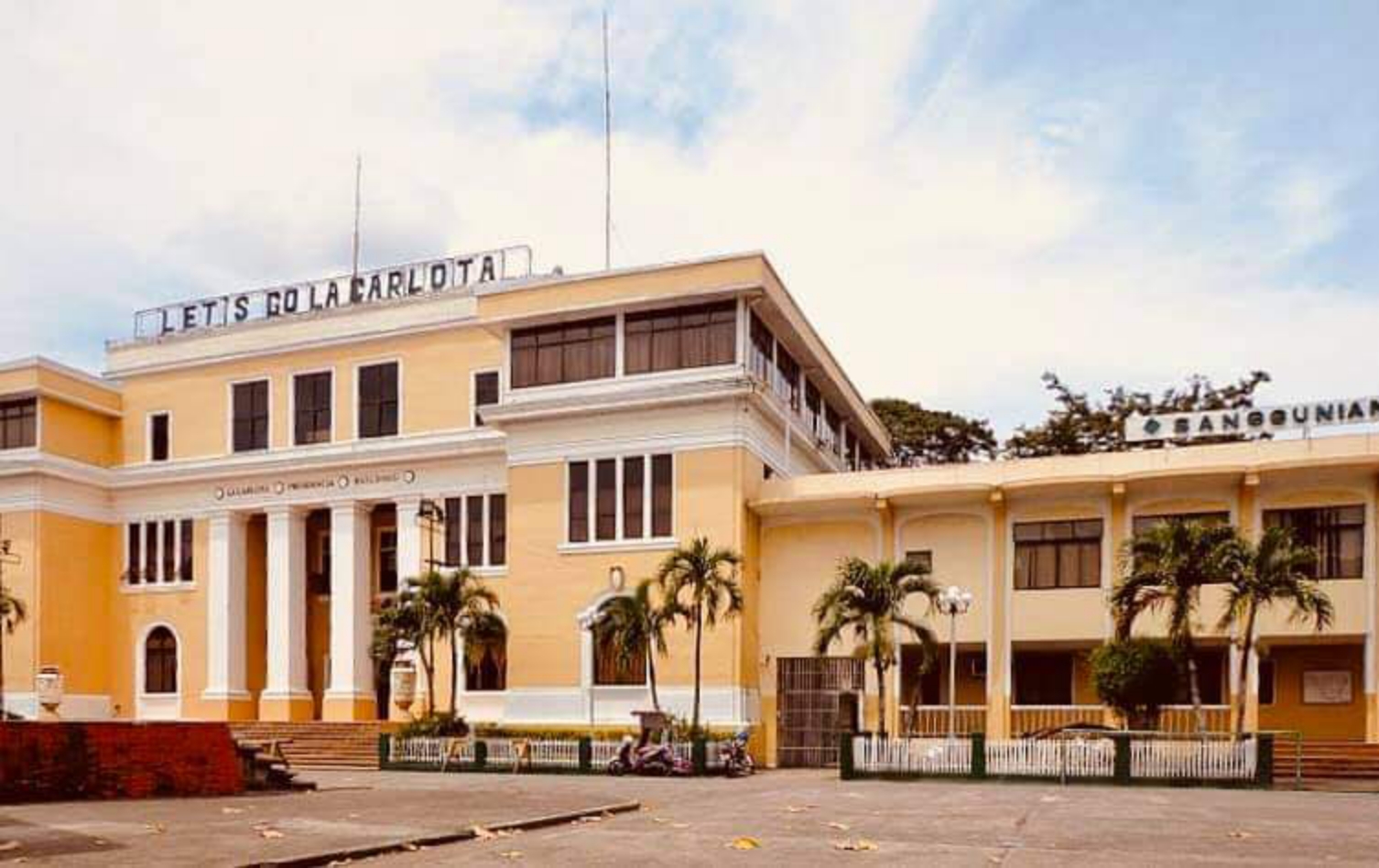 La carlota city hall