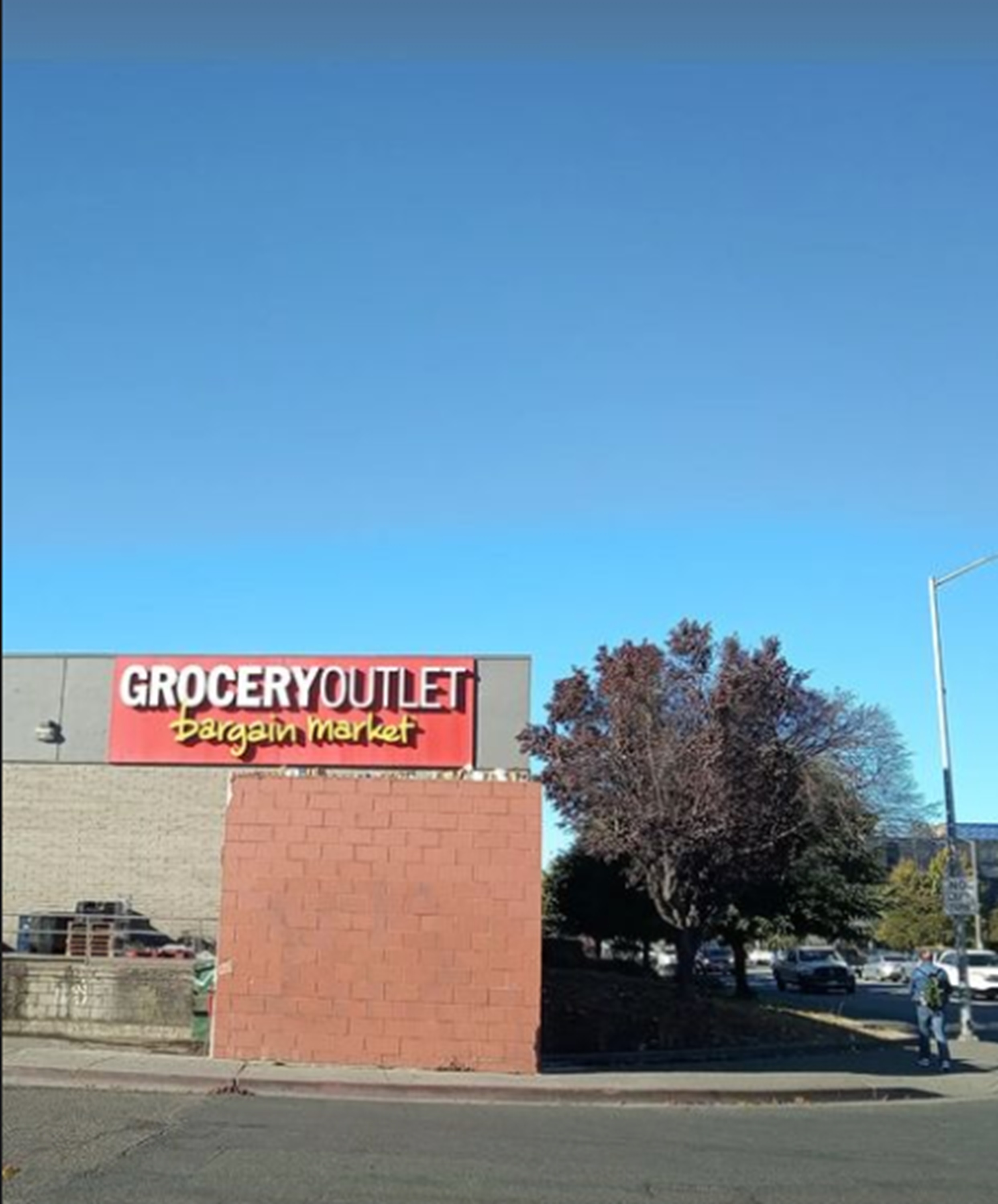 Photo I took of the back of the Grocery Outlet on the way back to the bus stop