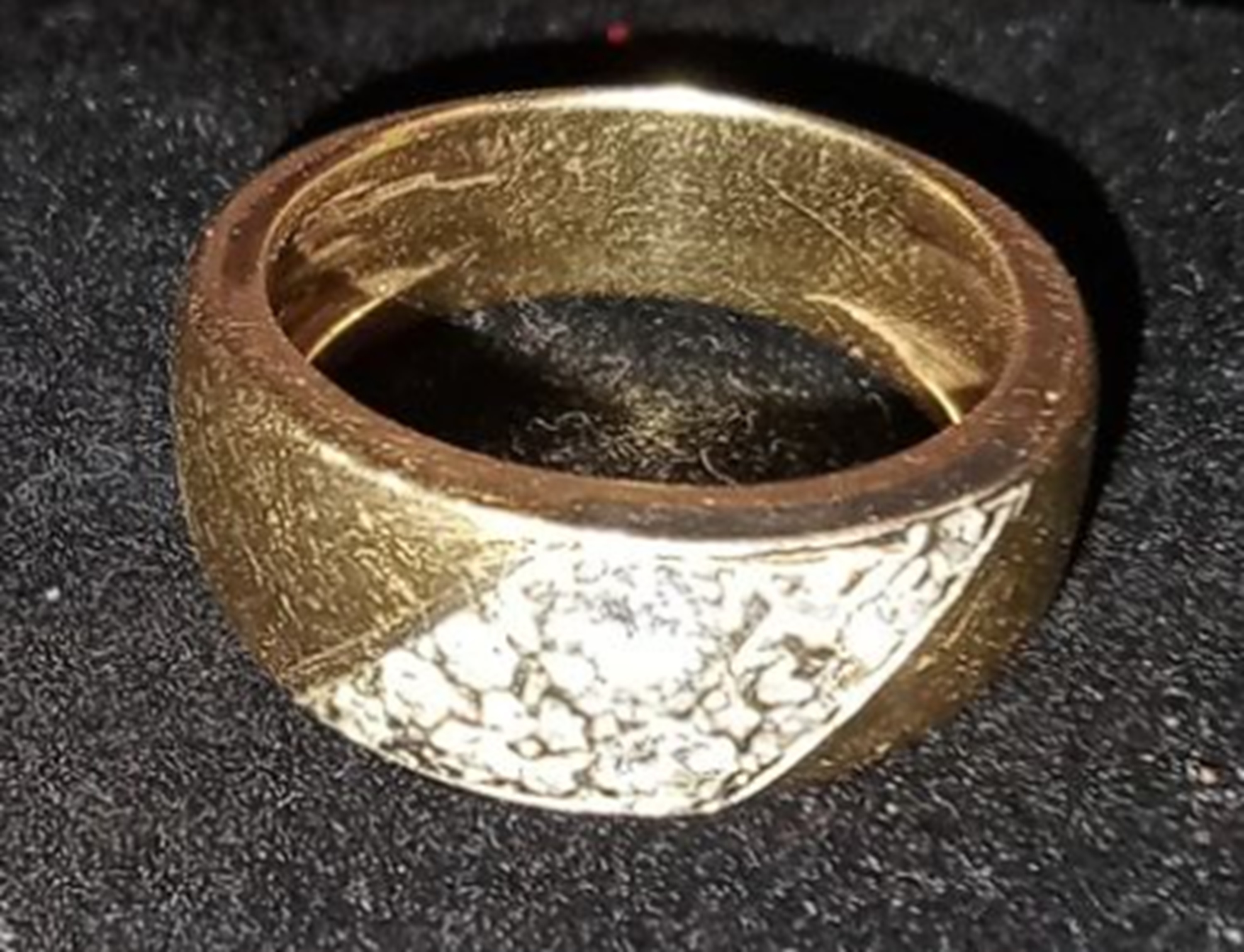 Photo I took of Moms ring that I'll have to redo Photo I took of Moms ring that I'll have to redo
