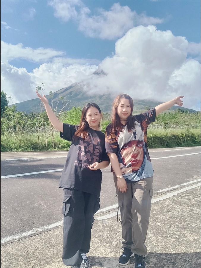 My daughter in law and I while having a pose at the Mayon Skyline