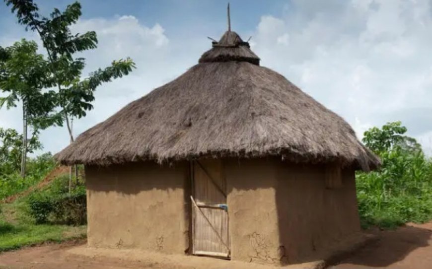 Traditional Mud and Dung Houses Prevail in Western Kenya: Source: Storyspotlight.com Traditional Mud and Dung Houses Prevail in Western Kenya: Source: Storyspotlight.com