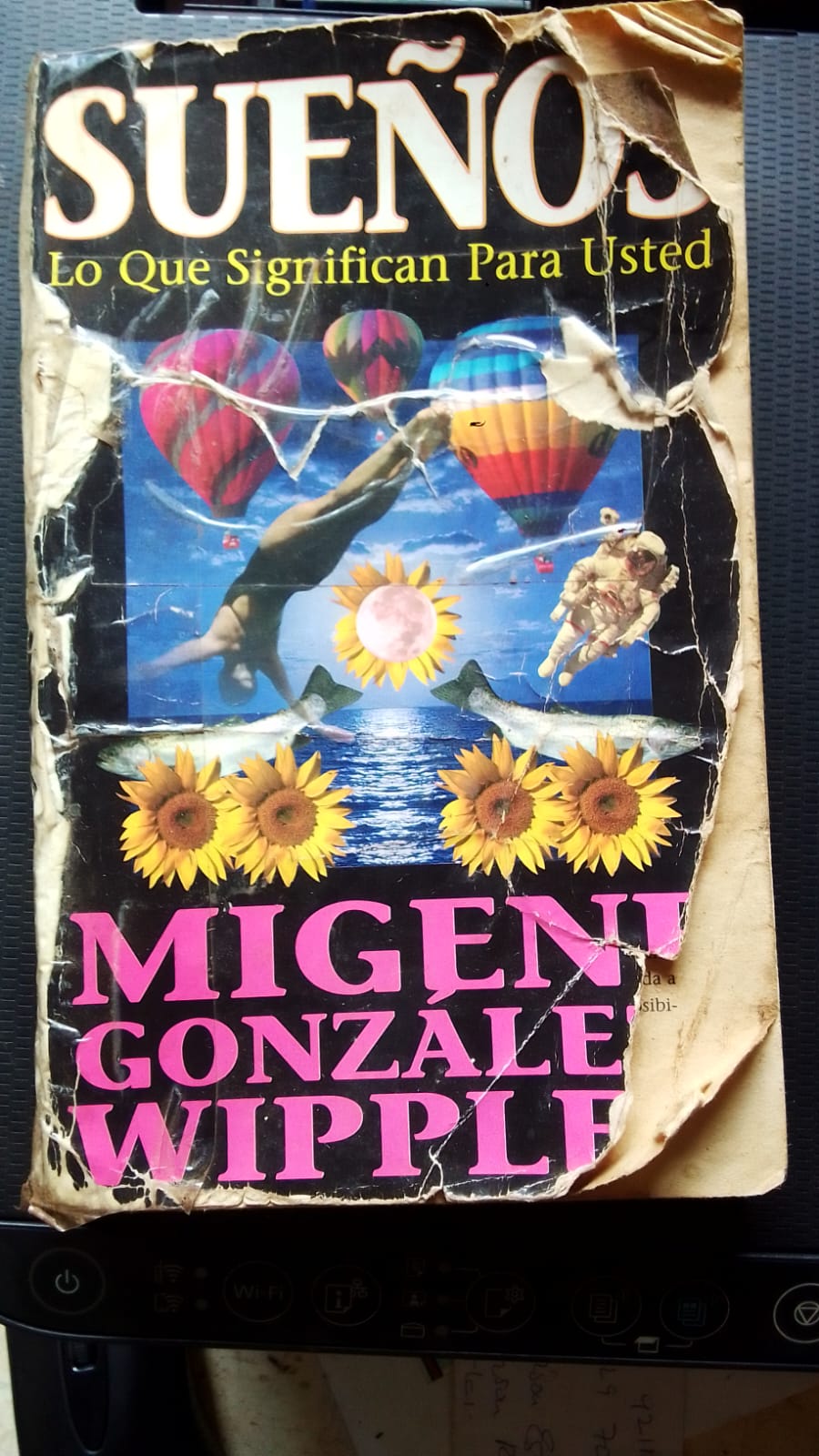 A photo of the book: Dreams : What they mean to you. I have the spanish version