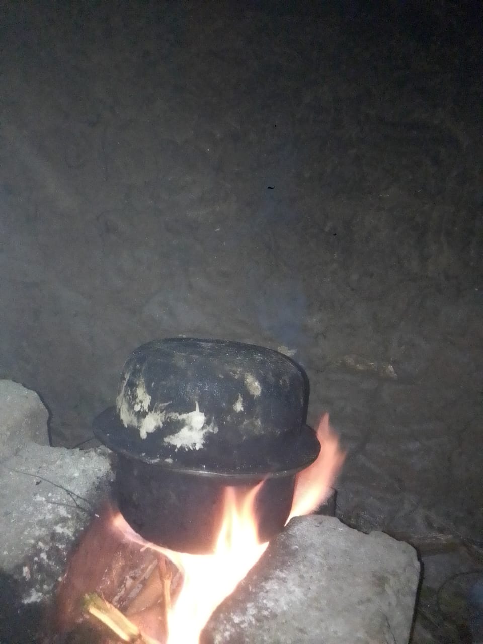 How I traditionally boiled bones to get bone soup for my breakfast this morning - 18.05.2025. 
