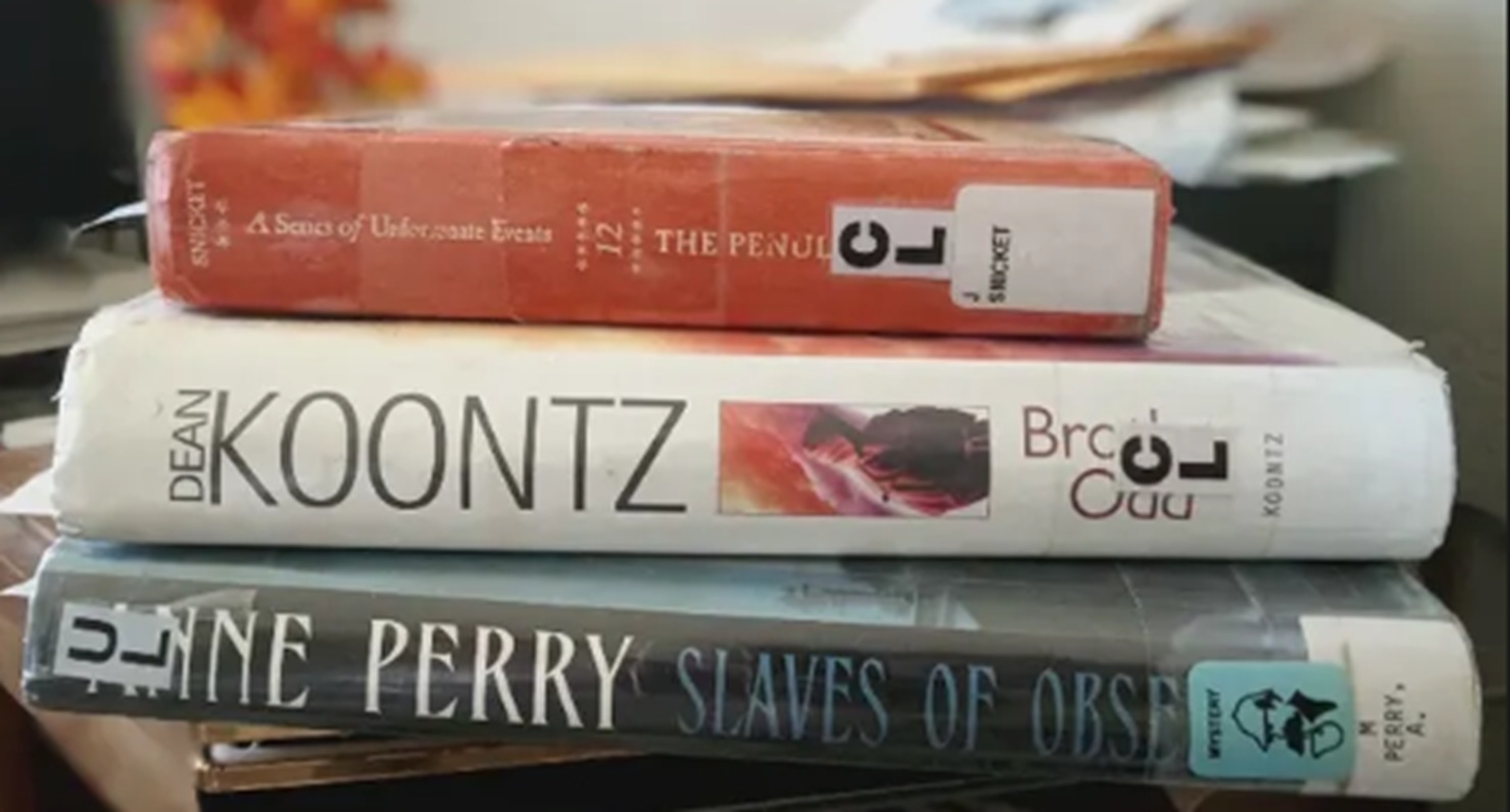 Photo I took of the books I'm reading Photo I took of the books I'm reading