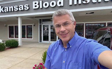 Gettysburg resident Vernon Smith donates blood to communites in need.  