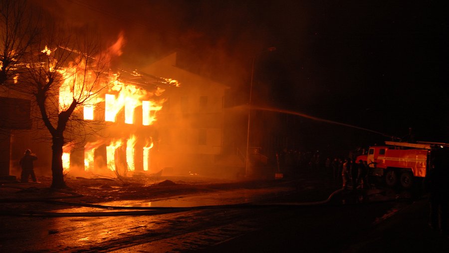 Fire in Kennewick Washington that destroyed an apartment complex.