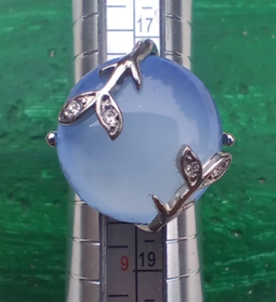 Main photo of the ring I took to put up on eBay Main photo of the ring I took to put up on eBay