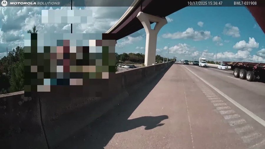 Police officer in Texas saves a 11 year old girl who wanted to end her life Police officer in Texas saves a 11 year old girl who wanted to end her life